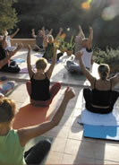 kundalini yoga på terassen